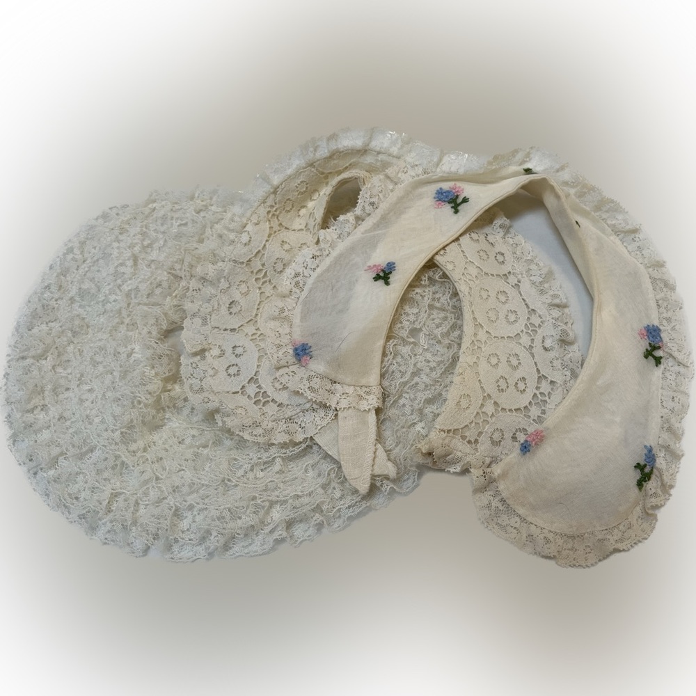 Lot of 3 vintage lace detachable collars circa 1940s-1950s